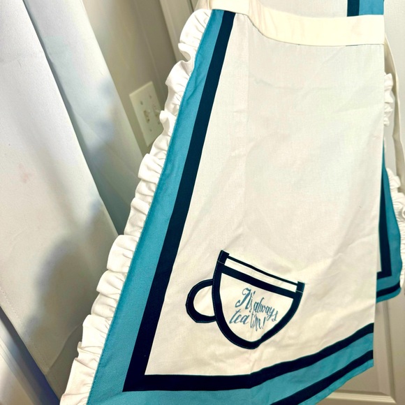 NWT. Disney Apron Alice In Wonderland UK Pavilion “It's Always Tea Time” Apron - Picture 5 of 11